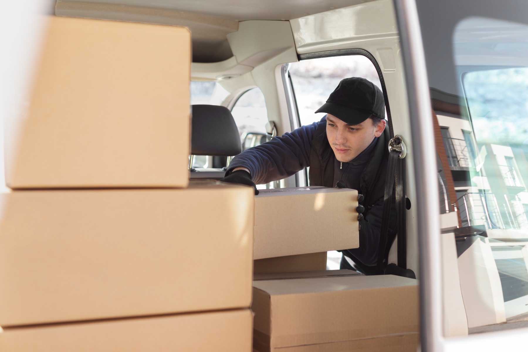 courier-doing-jobs-logistics